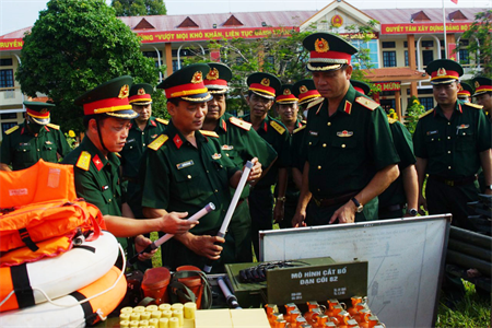 Tư lệnh Quân khu 7 kiểm tra công tác chuẩn bị huấn luyện, tiếp nhận chiến sĩ mới