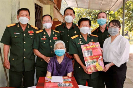 Mùa xuân về với Mẹ