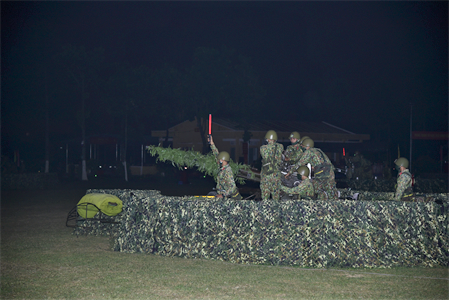 Bục giảng dưới hầm sâu em cũng là chiến sĩ