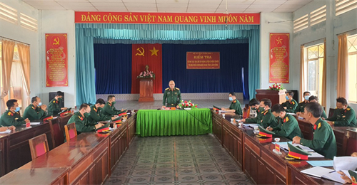 Thiếu Tướng Du Trường Giang kiểm tra công tác chuẩn bị huấn luyện chiến sĩ mới tại tỉnh Lâm Đồng
