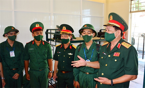 Thượng tướng Võ Minh Lương kiểm tra công tác tiếp nhận chiến sĩ mới tại tỉnh Bình Dương