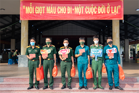 ​Trường Quân sự Quân khu hiến máu tình nguyện