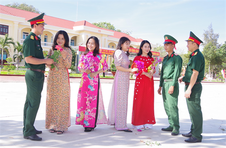 Một mùa xuân nho nhỏ, lặng lẽ dâng cho đời