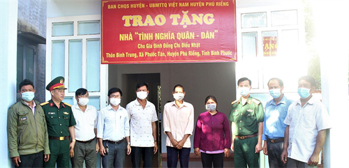 Nêu gương từ những việc làm bình dị