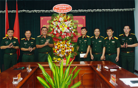 Thiếu tướng Đỗ Văn Bảnh thăm, chúc mừng các bệnh viện nhân Ngày Thầy thuốc Việt Nam