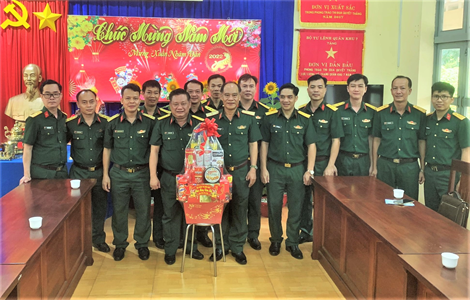 Chủ động, sáng tạo xây dựng đội ngũ cán bộ LLVT Quân khu vững mạnh