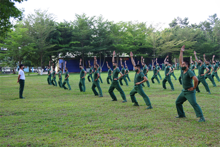 Giúp tân binh làm quen, bắt nhịp nhanh môi trường quân ngũ