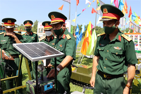 Bộ CHQS tỉnh Đồng Nai chấm thi mô hình học cụ huấn luyện