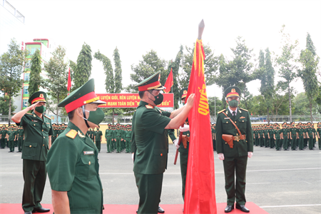 Trường Sĩ quan Kỹ thuật Quân sự đón nhận Huân chương Bảo vệ Tổ quốc hạng Ba và ra quân huấn luyện năm 2022