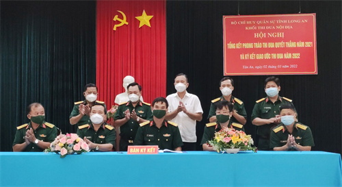 Khối thi đua nội địa Bộ CHQS tỉnh Long An ký kết giao ước thi đua năm 2022