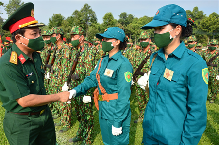 Nữ dân quân tỉnh Đồng Nai giỏi việc nước, đảm việc nhà