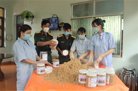 Phụ nữ Sư đoàn 302: Lan tỏa yêu thương bằng hành động