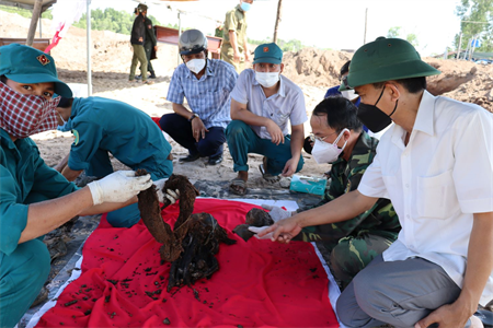 Đồng Nai phát hiện và cất bốc 14 hài cốt dự báo là liệt sĩ hi sinh trong kháng chiến