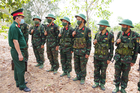Bộ CHQS tỉnh Bình Thuận kiểm tra huấn luyện chiến sĩ mới tại Trung đoàn 812