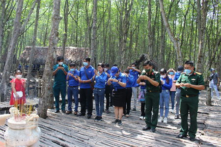 Về nguồn tại chiến khu Rừng Sác