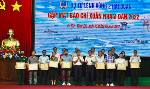 Tăng cường công tác thông tin, tuyên truyền về biển đảo