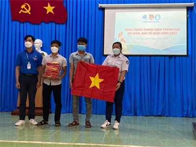 “Hành trình vì biển đảo quê hương”