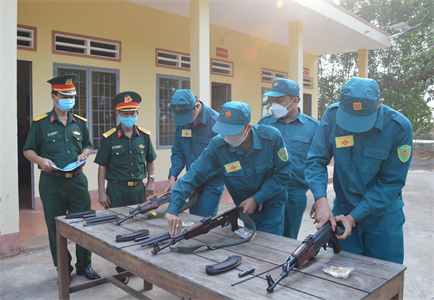 Bộ CHQS tỉnh Bình Phước kiểm tra các chốt dân quân thường trực trên tuyến biên giới