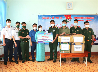 Tặng 400 cuốn sách, truyện cho Trường Tiểu học Long Mỹ, huyện Đất Đỏ, tỉnh BR - VT