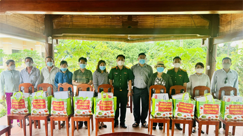 Quan tâm, động viên gia đình chiến sĩ mới có hoàn cảnh khó khăn