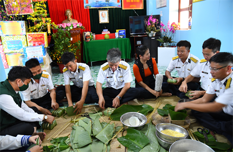 Học sinh vùng sâu hào hứng với những câu chuyện về biển đảo