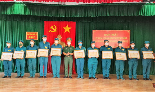 Ban CHQS Quận 5 họp mặt kỷ niệm 87 năm Ngày Truyền thống Dân quân tự vệ