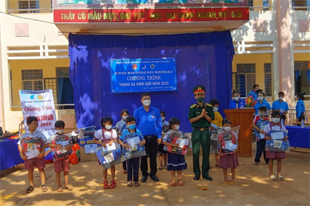 Ban CHQS huyện Bắc Tân Uyên tổ chức chương trình “Tháng Ba biên giới”