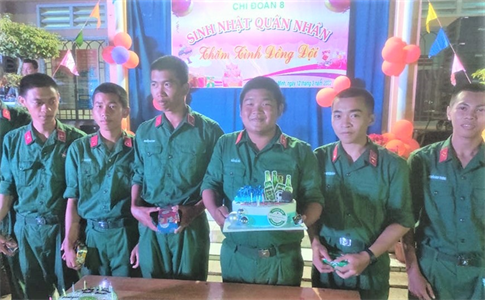 Ấm áp đêm sinh nhật quân nhân
