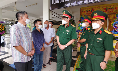 Bộ Tư lệnh TPHCM viếng chiến sĩ dân quân hi sinh khi làm nhiệm vụ