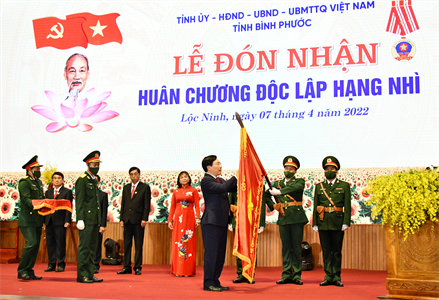 Huyện Lộc Ninh đón nhận Huân chương Độc lập hạng Nhì