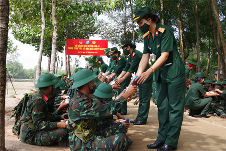 Bộ CHQS tỉnh Long An tổ chức chương trình “Tiếp sức mùa huấn luyện” năm 2022