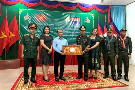 Đoàn công tác Quận 8 thăm, chúc Tết tại Campuchia