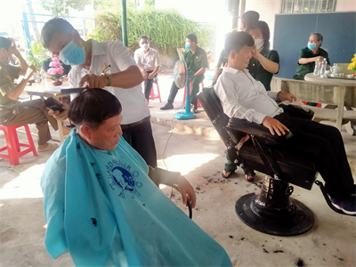 Mô hình tổ cắt tóc không đồng
