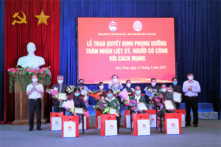 Tổng Công ty Tân Cảng Sài Gòn phụng dưỡng 10 thân nhân liệt sĩ, gia đình có công tại tỉnh Kon Tum