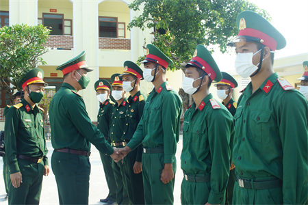 Tư lệnh Quân khu 7 thăm, kiểm tra các đơn vị trên đảo Phú Quý