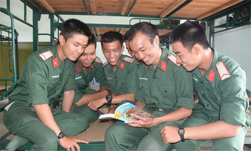 Khơi dậy tinh thần ham đọc sách trong cán bộ, chiến sĩ
