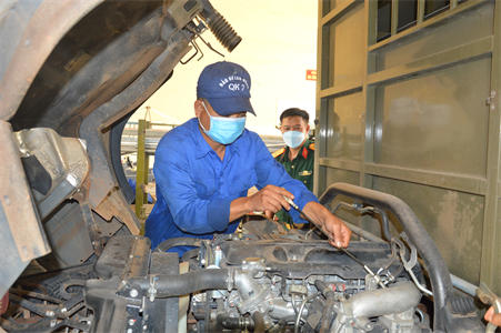 Bộ CHQS tỉnh Bình Phước kiểm tra trình độ kỹ năng nghề các cán bộ, nhân viên kỹ thuật