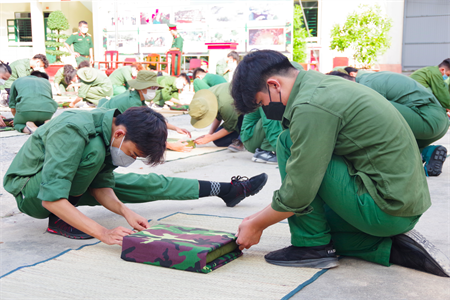 Sinh viên Trường Đại học FPT tham gia hội thao quân sự tại Trường Quân sự Quân khu 7