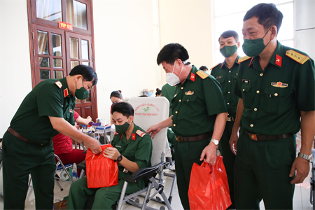 Trường Sĩ quan Lục quân 2 tích cực hưởng ứng phong trào hiến máu tình nguyện
