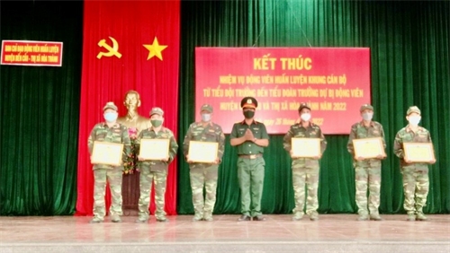 Thị xã Hòa Thành, tỉnh Tây Ninh kết thúc động viên huấn luyện khung cán bộ Tiểu đoàn dự bị động viên năm 2022
