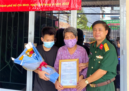 Ban CHQS thành phố Thủ Đức tặng nhà "tình nghĩa quân - dân"