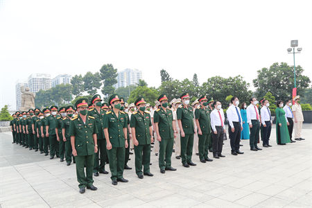 Lãnh đạo TP HCM, Quân khu 7 dâng hương tưởng niệm các Anh hùng liệt sĩ