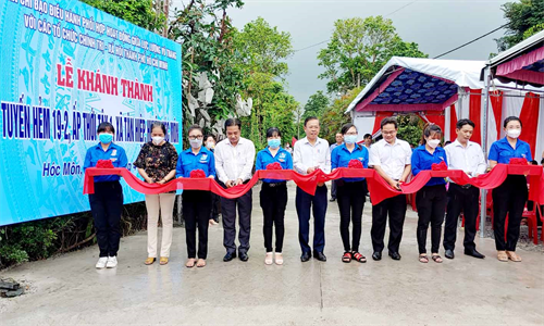 LLVT TP.HCM phối hợp tặng gần 500 triệu đồng cho gia đình chính sách huyện Hóc Môn