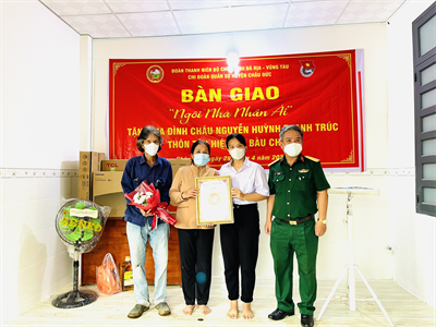 Bàn giao "Ngôi nhà nhân ái” tặng học sinh nghèo, học giỏi