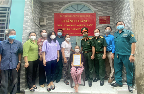 Ban CHQS thành phố Thủ Đức bàn giao “Nhà tình nghĩa quân - dân”