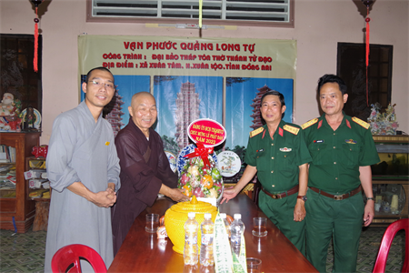 Trường bắn Quốc gia Khu vực 3 thăm cơ sơ tôn giáo nhân dịp Lễ Phật đản