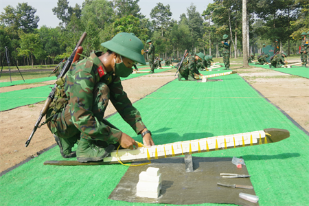 Quân đoàn 4 tổ chức tham quan kiểm tra “3 tiếng nổ” cho chiến sĩ mới