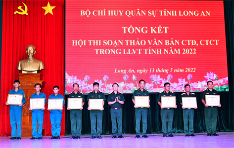 Bộ CHQS tỉnh Long An tổng kết Hội thi soạn thảo văn bản CTĐ, CTCT trong LLVT tỉnh