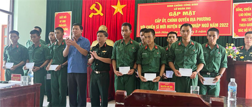 Huyện Di Linh thăm chiến sĩ mới tại Lữ đoàn Công binh 293