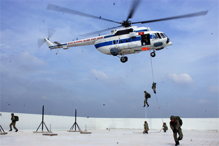 Tỉnh Bình Dương kết hợp giữa phát triển kinh tế, xã hội với tăng cường quốc phòng, an ninh